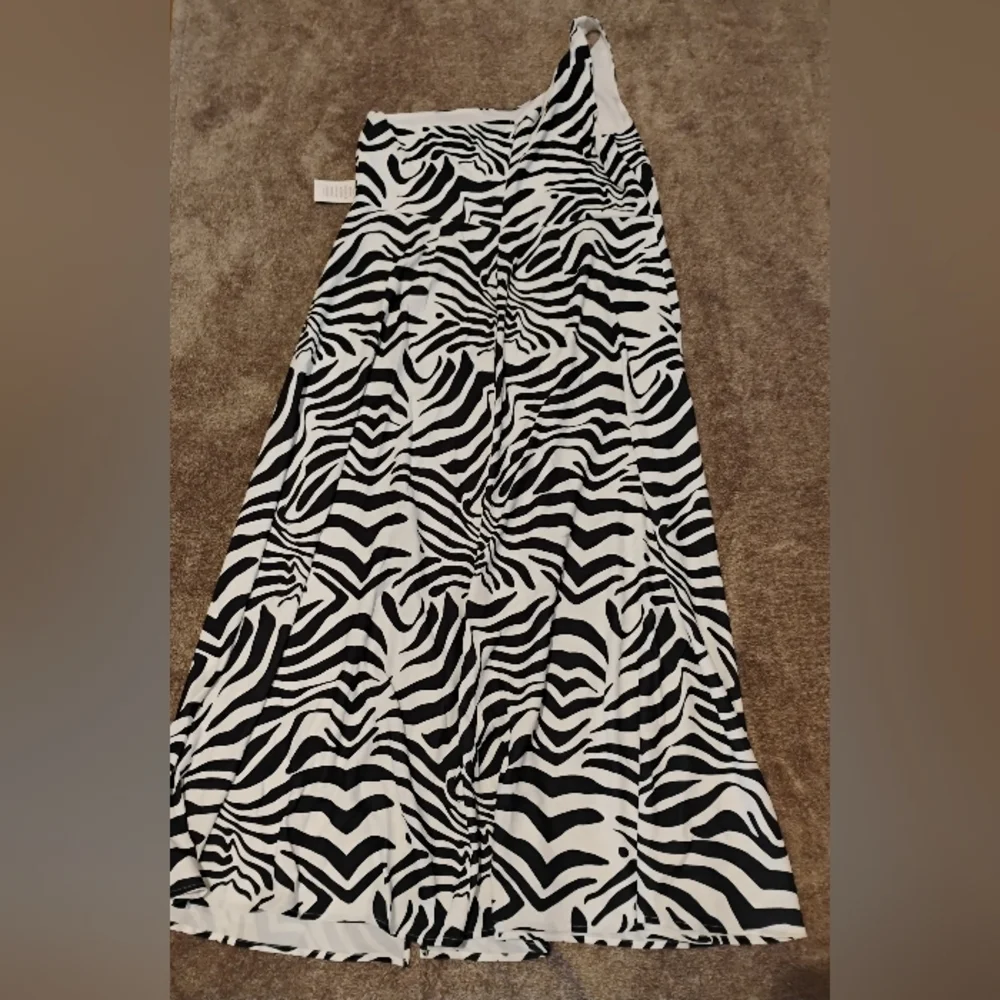 Eloquii NWT Zebra One Shoulder Maxi Dress With Slit - Picture 2 of 10